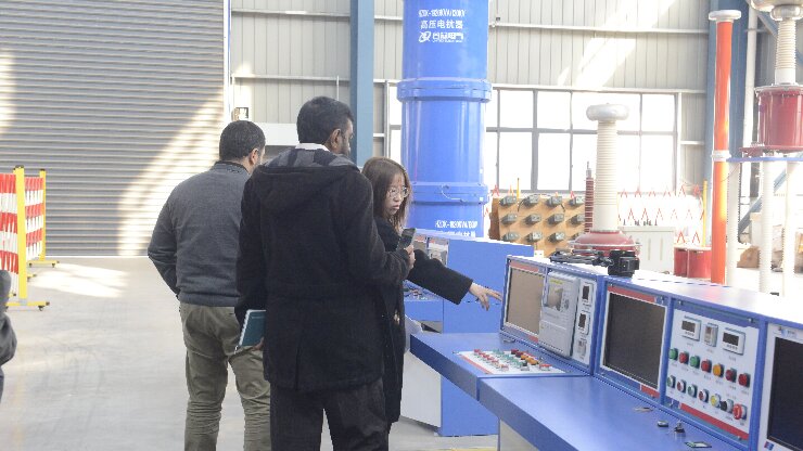 國(guó)外客戶到訪合眾電氣